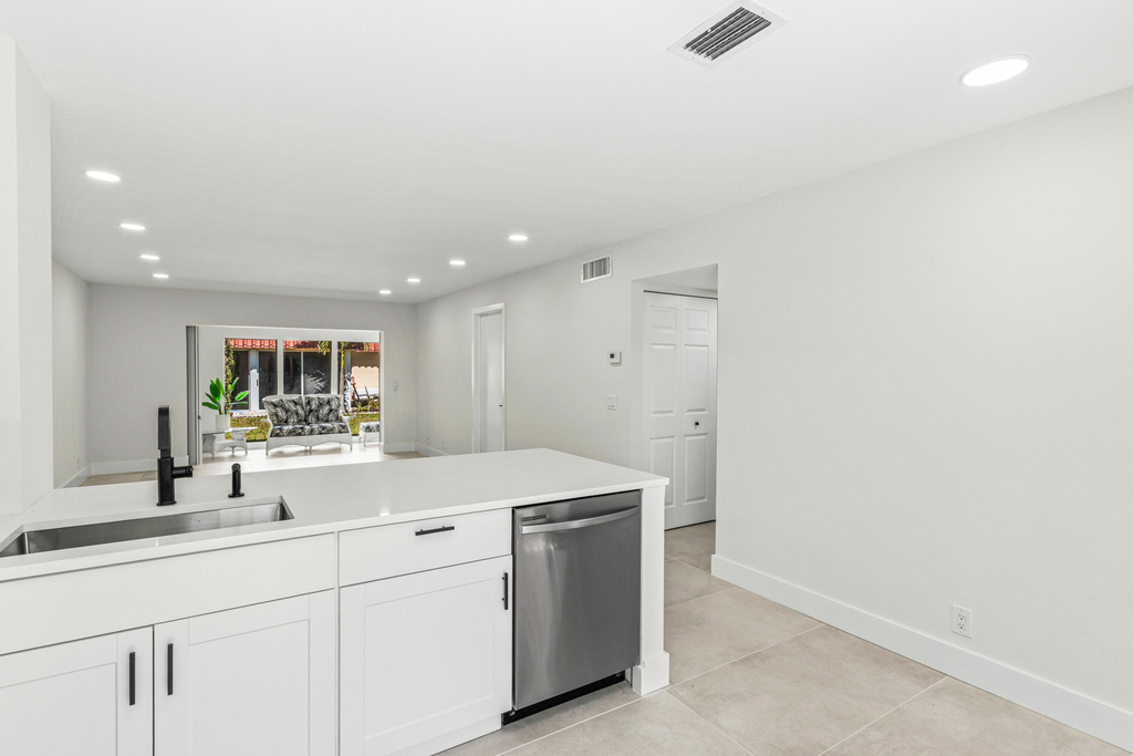 733 Nantucket Circle - Photo 4