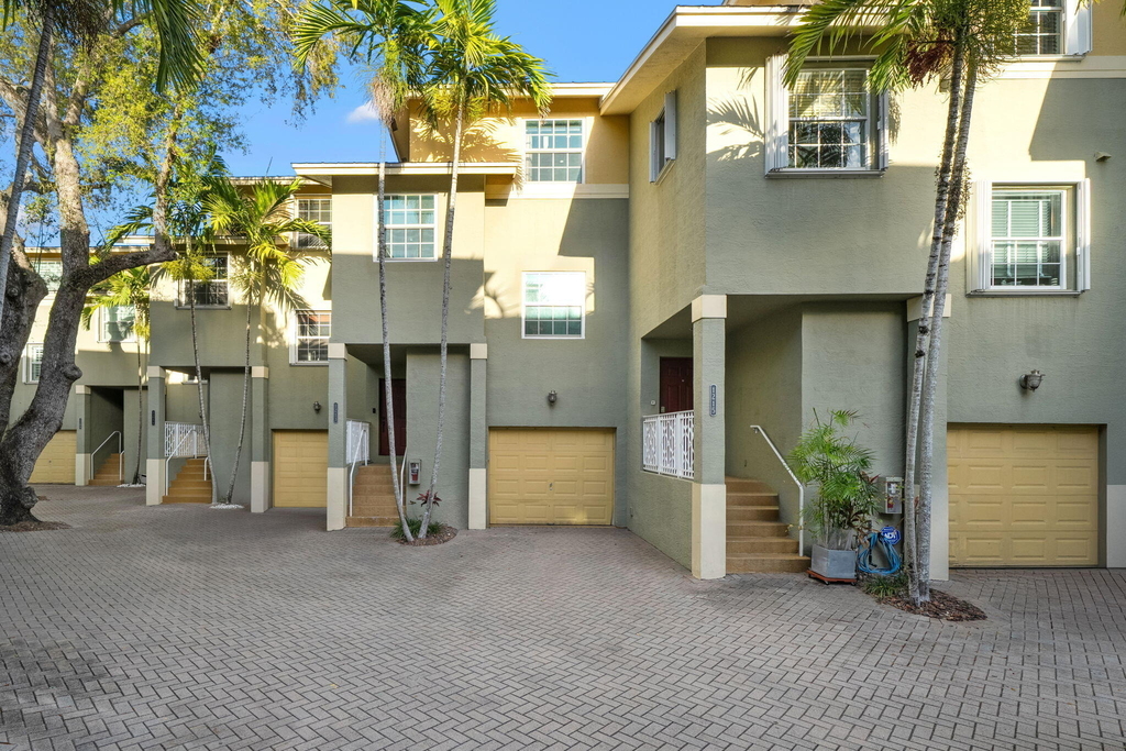 1213 Tequesta Street - Photo 1
