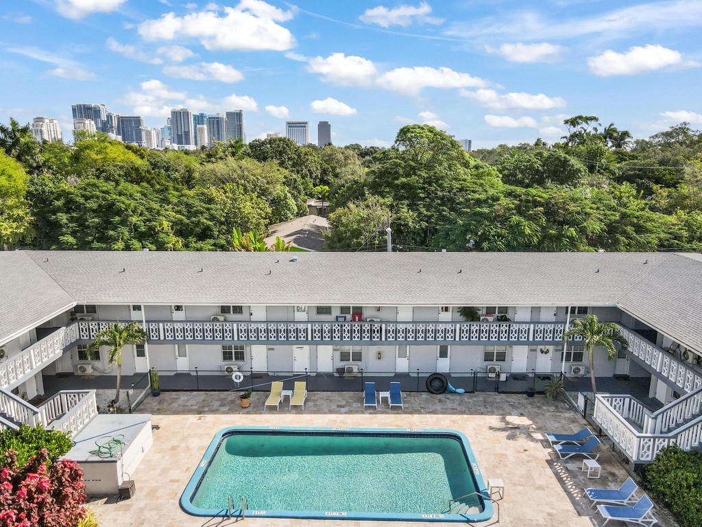 626 Sw 14th Avenue - Photo 2