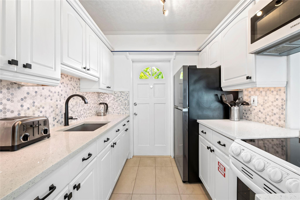3015 Seville Street - Photo 10