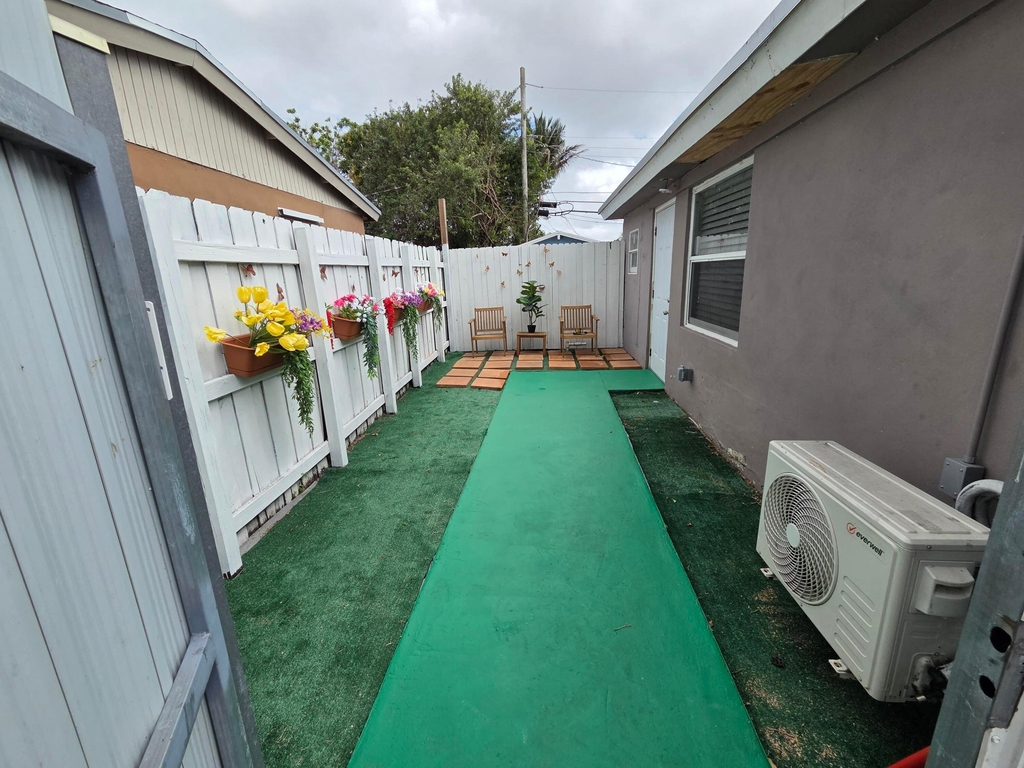 4824 Sw 45th Avenue - Photo 1