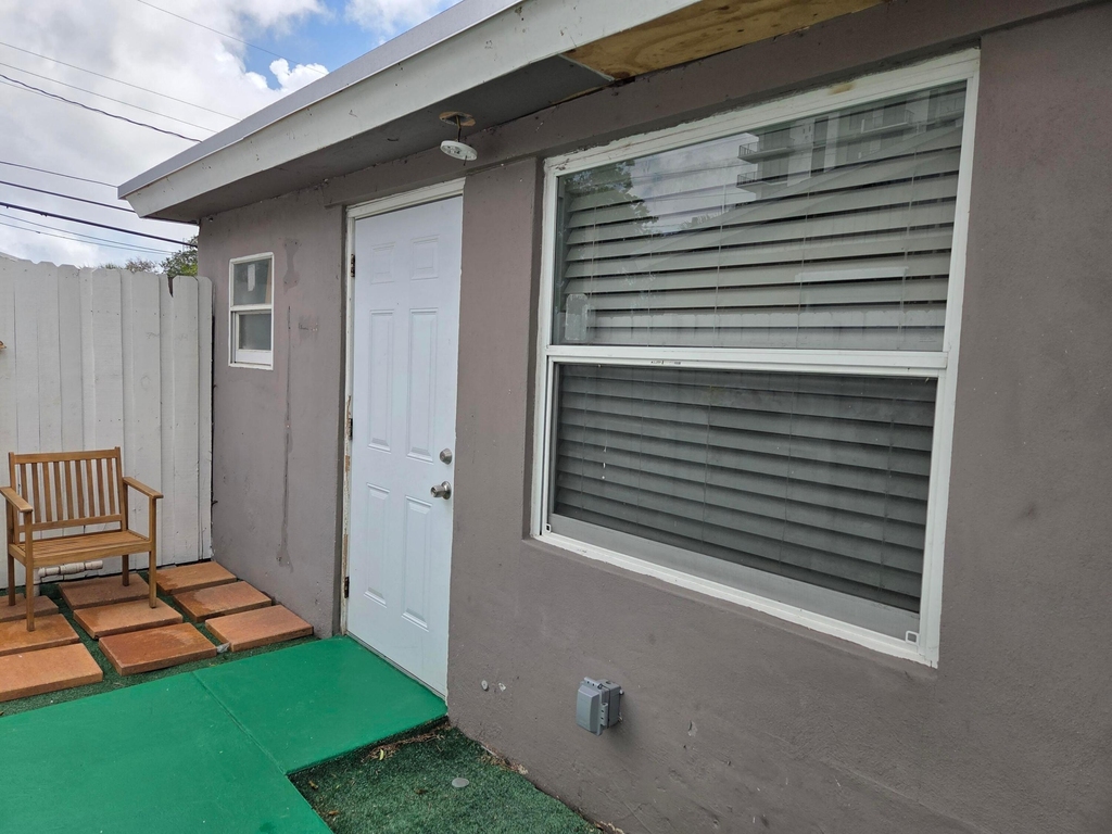 4824 Sw 45th Avenue - Photo 0