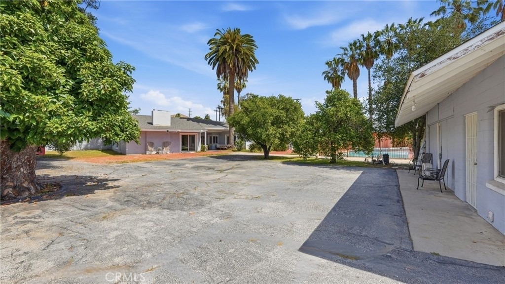8647 Corbin Avenue - Photo 41