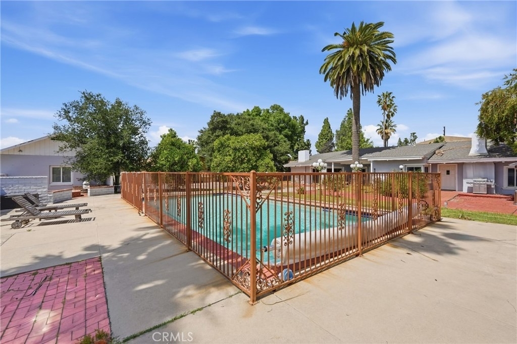 8647 Corbin Avenue - Photo 35