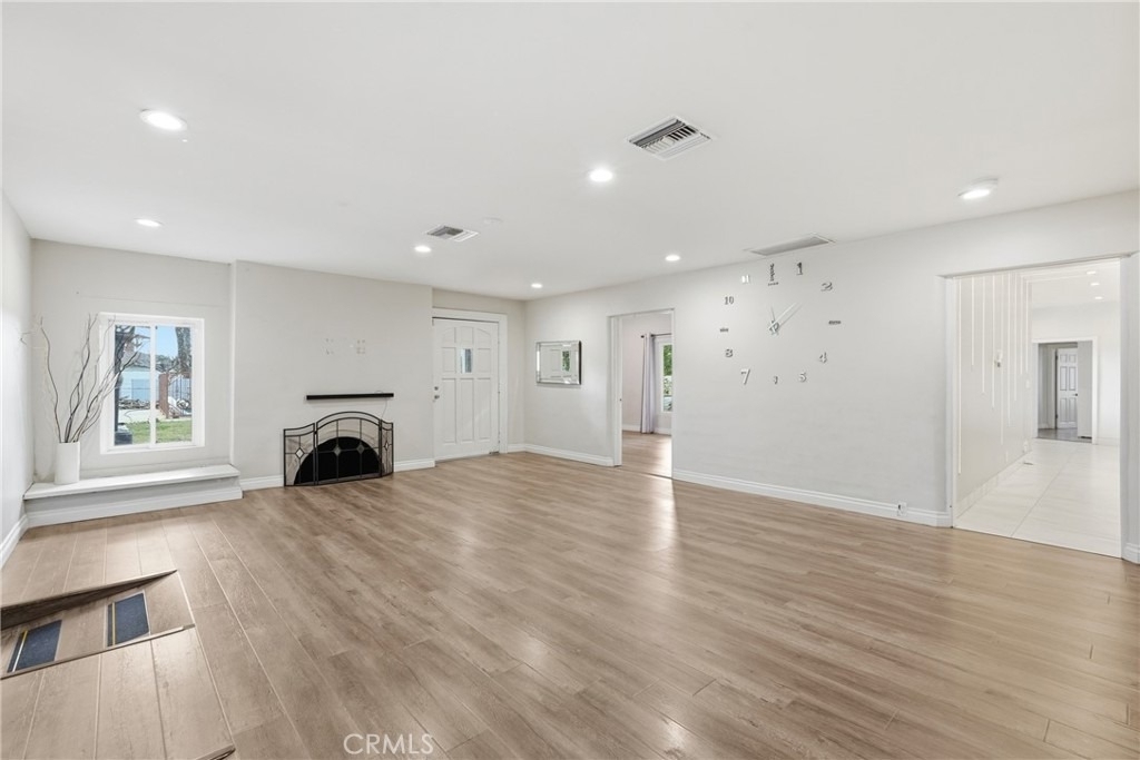 8647 Corbin Avenue - Photo 3