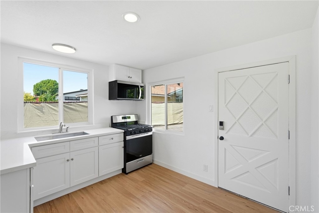 8647 Corbin Avenue - Photo 28