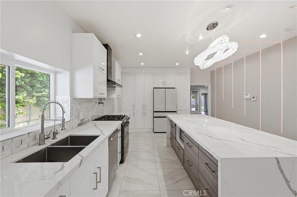 8647 Corbin Avenue - Photo 2