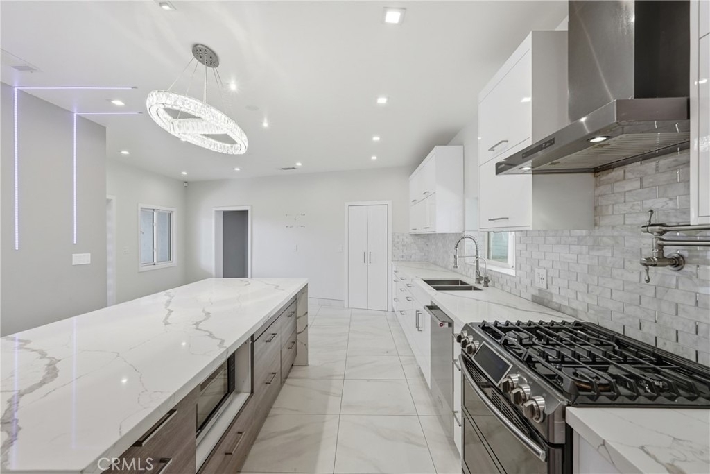 8647 Corbin Avenue - Photo 9