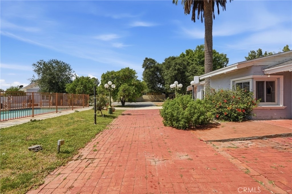 8647 Corbin Avenue - Photo 36
