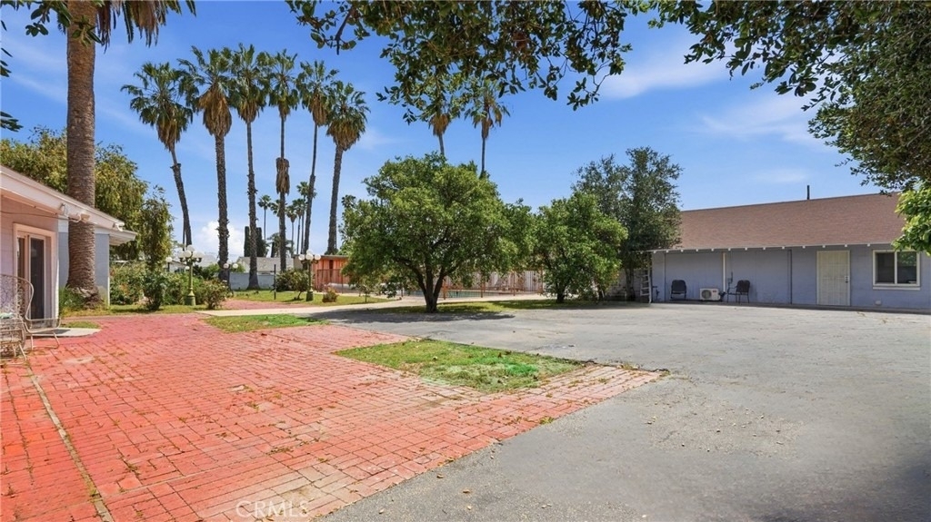 8647 Corbin Avenue - Photo 42