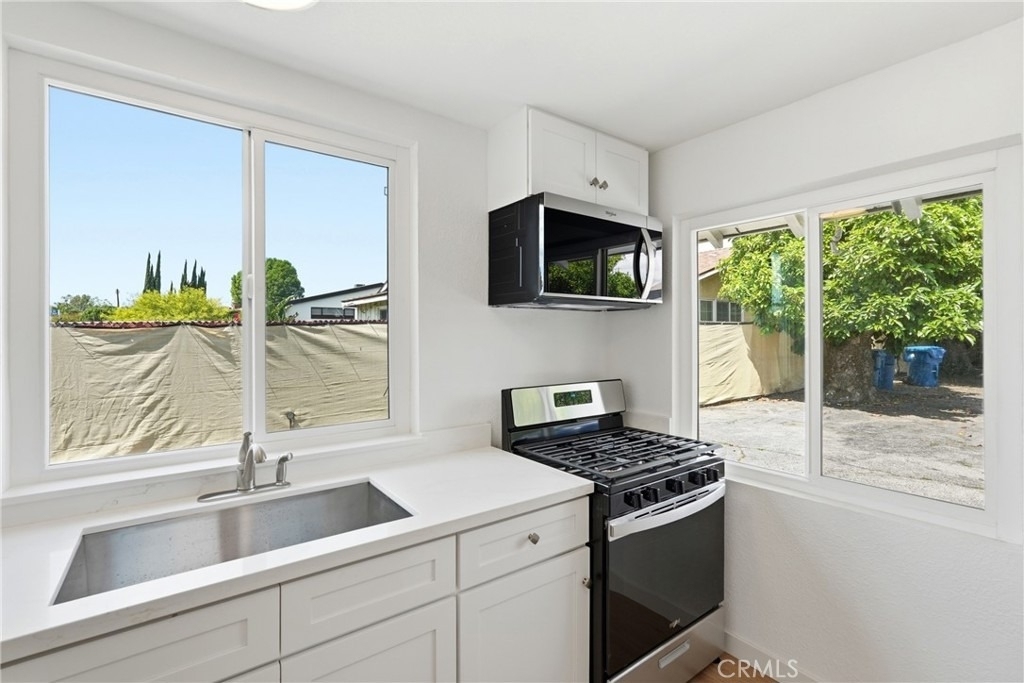 8647 Corbin Avenue - Photo 27
