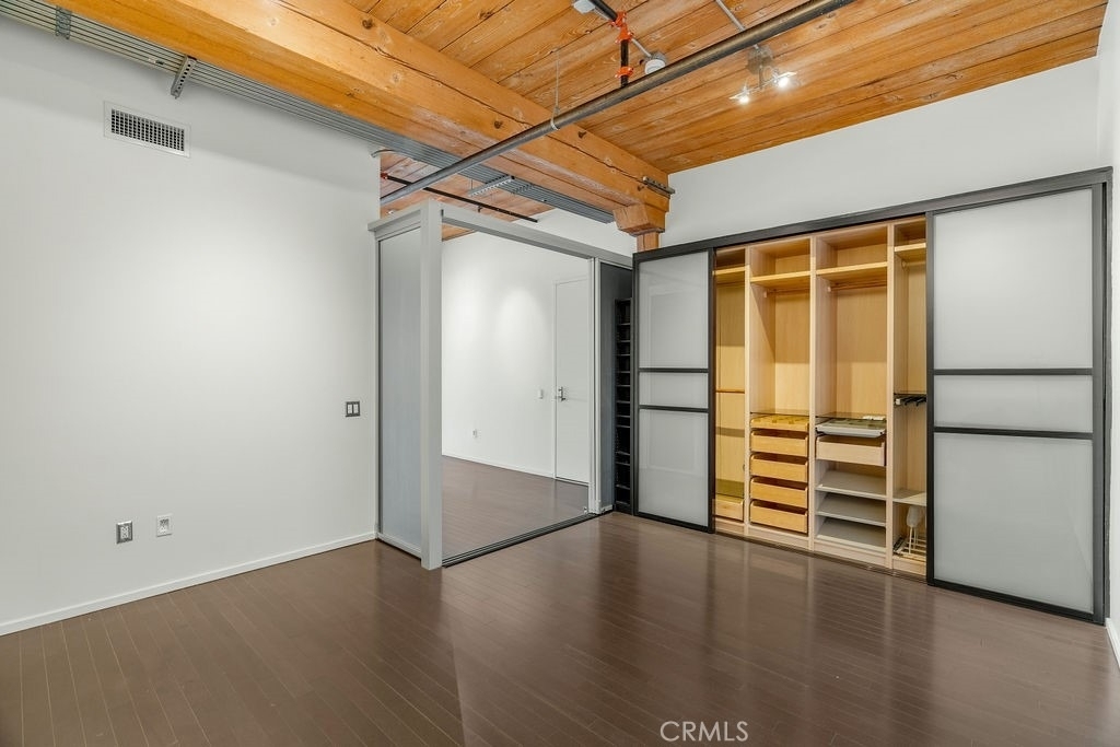 530 S Hewitt Street - Photo 6