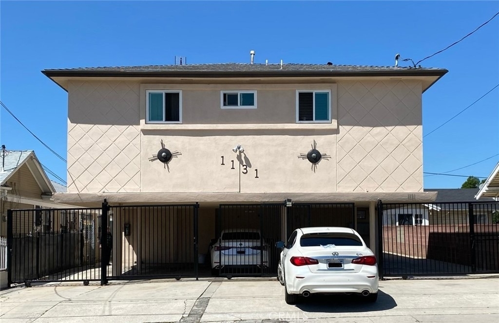 1131 N Kenmore - Photo 0