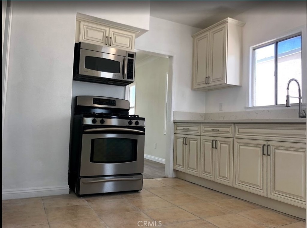 1010 Tremont St - Photo 1
