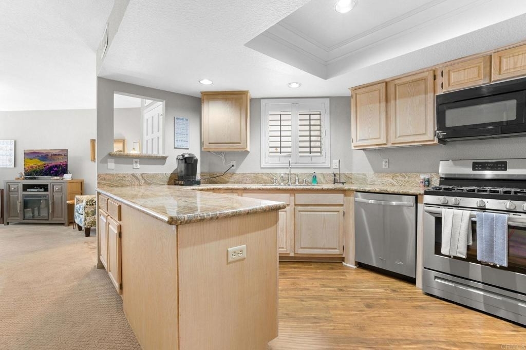 621 N Pacific Street - Photo 8
