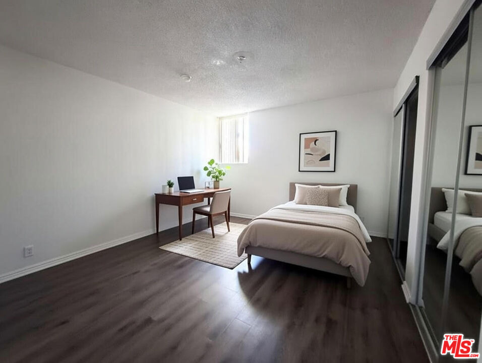 1208 W Adams Boulevard - Photo 3