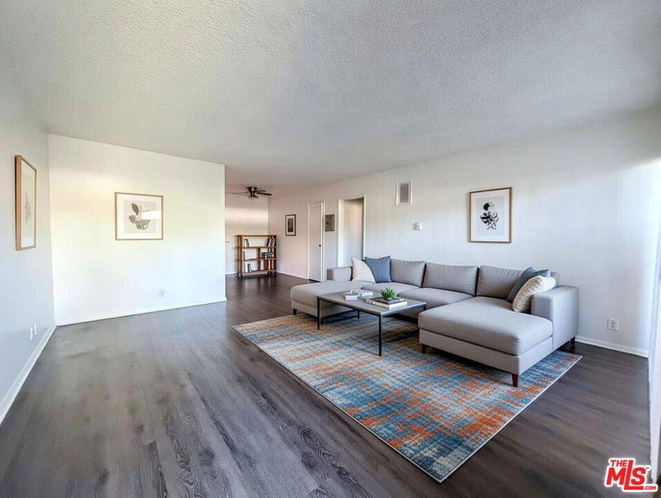 1208 W Adams Boulevard - Photo 0