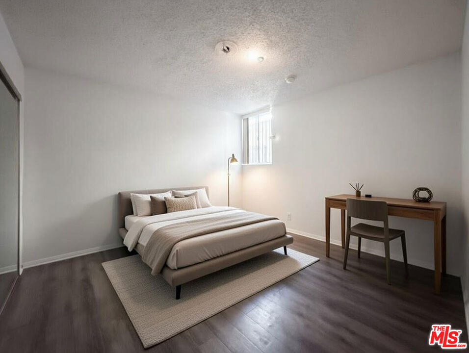 1208 W Adams Boulevard - Photo 2
