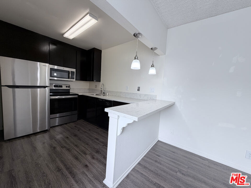 1137 W 36th Place - Photo 2