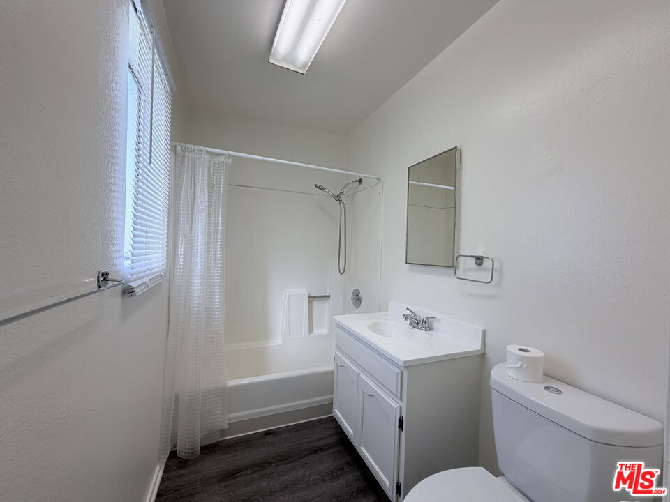 1137 W 36th Place - Photo 5