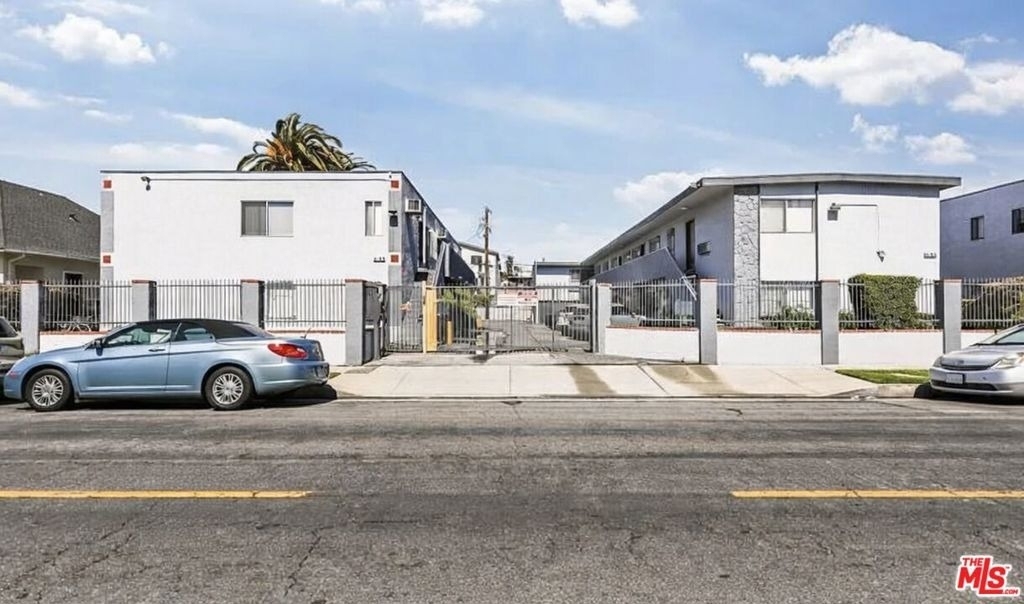 1137 W 36th Place - Photo 6