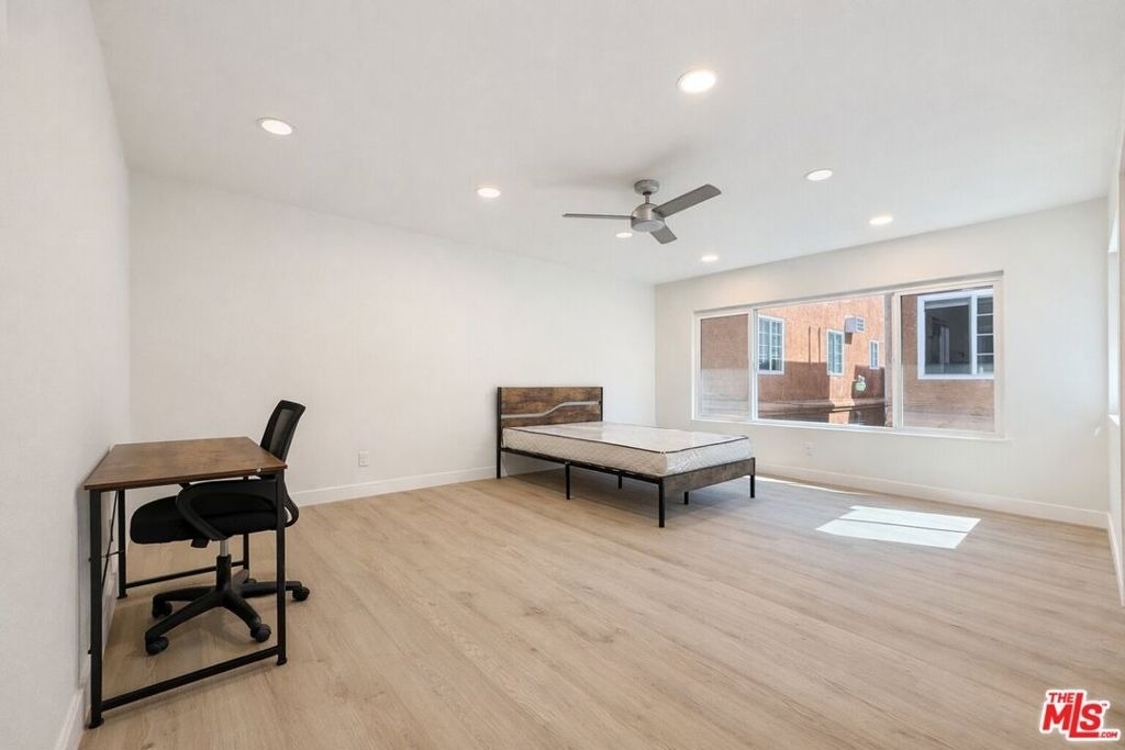 1189 W 36th Place - Photo 2