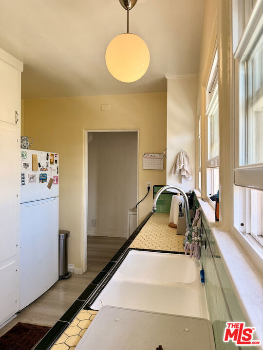 1362 S Stanley Avenue - Photo 15