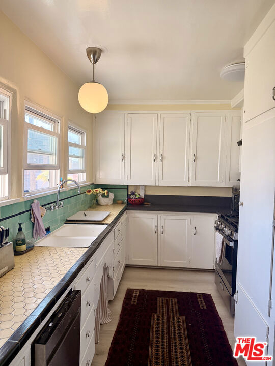 1362 S Stanley Avenue - Photo 17