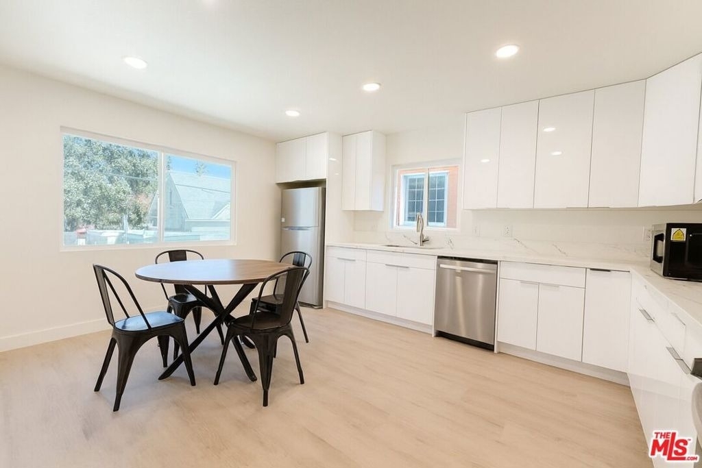 1189 W 36th Place - Photo 3