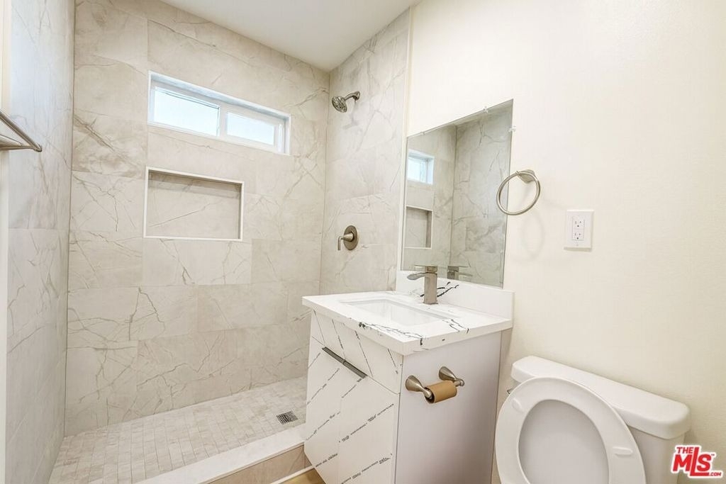 1189 W 36th Place - Photo 5