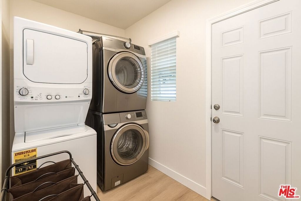 1189 W 36th Place - Photo 6