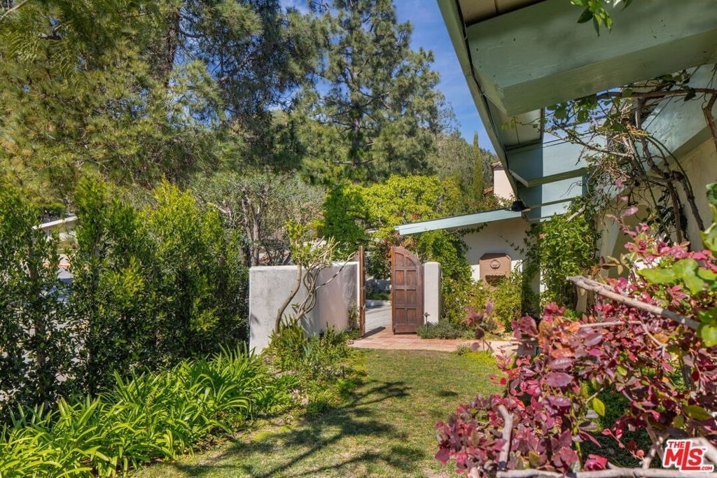 1336 Bienveneda Avenue - Photo 4
