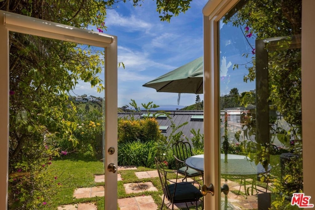 1336 Bienveneda Avenue - Photo 39