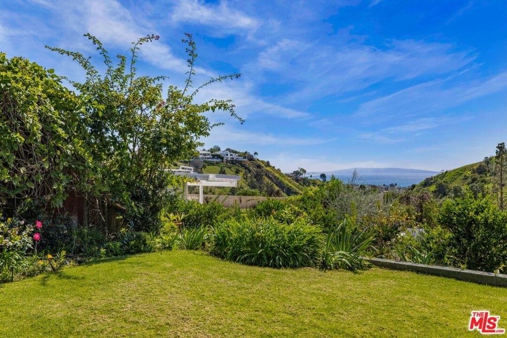 1336 Bienveneda Avenue - Photo 32
