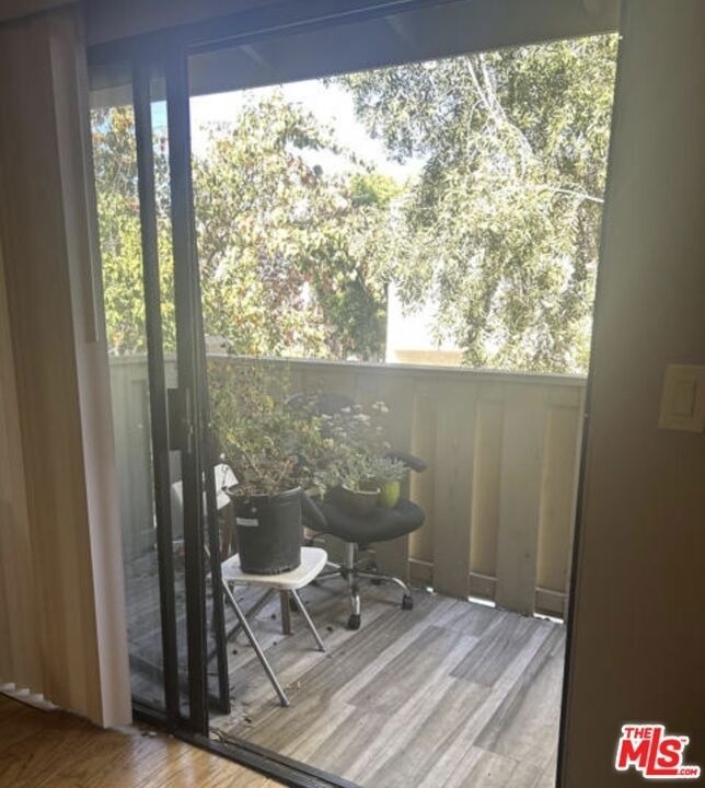 18433 Hatteras Street - Photo 8