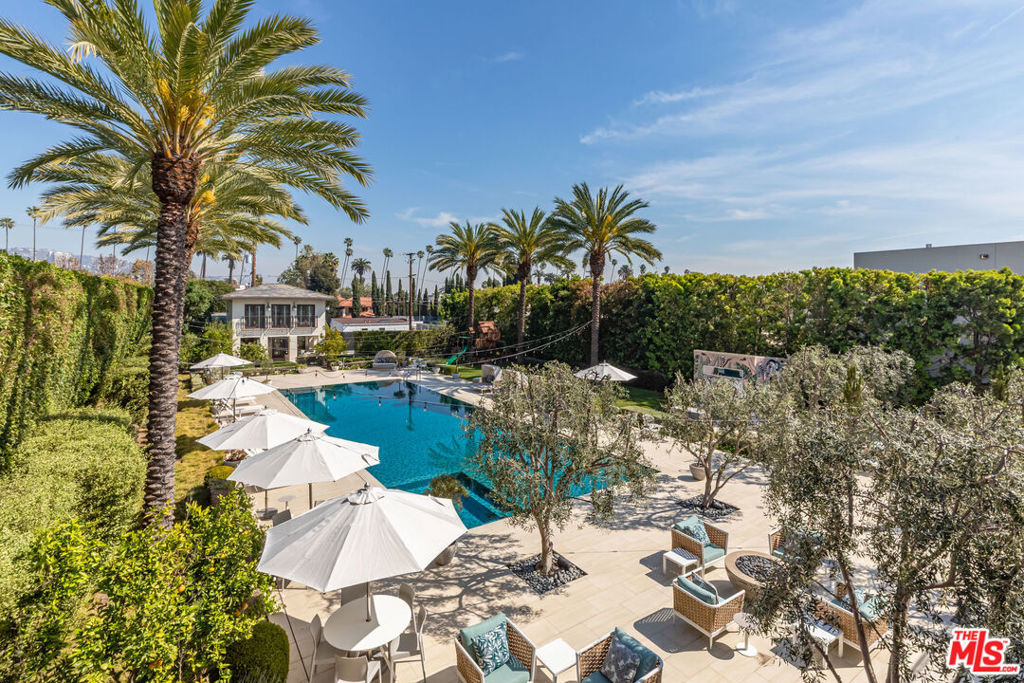 618 N Beverly Drive - Photo 1