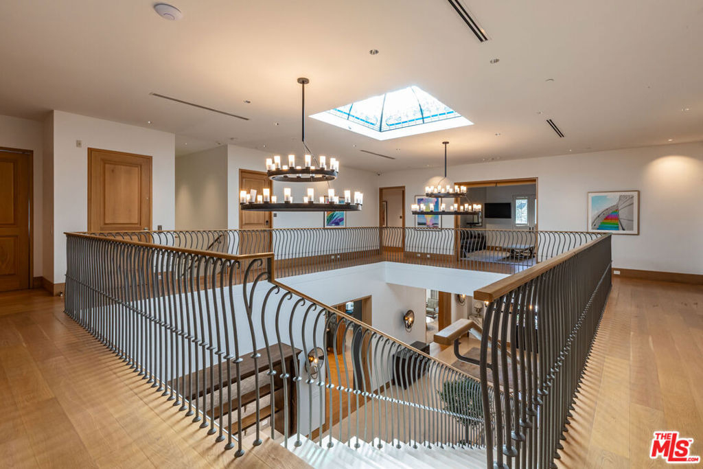 618 N Beverly Drive - Photo 12