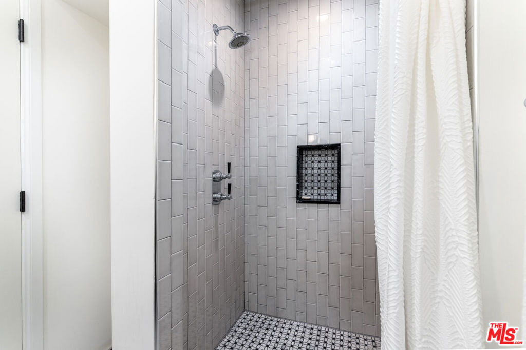 1761 N Orange Grove Avenue - Photo 13