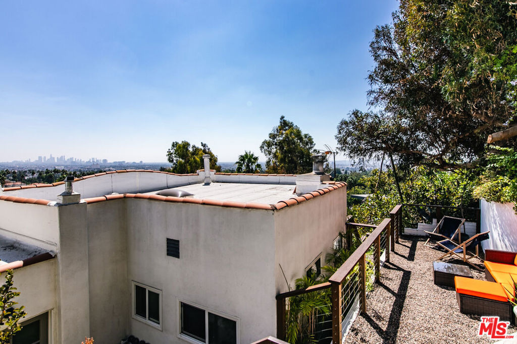 1761 N Orange Grove Avenue - Photo 32