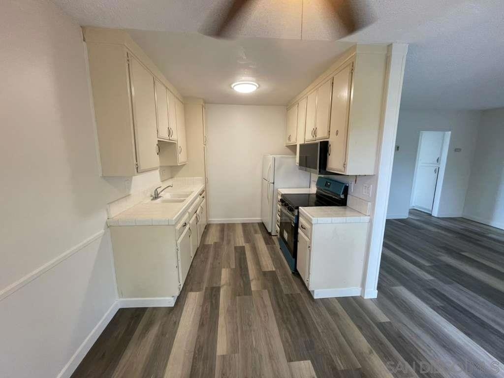 1259 E Ohio Ave - Photo 6
