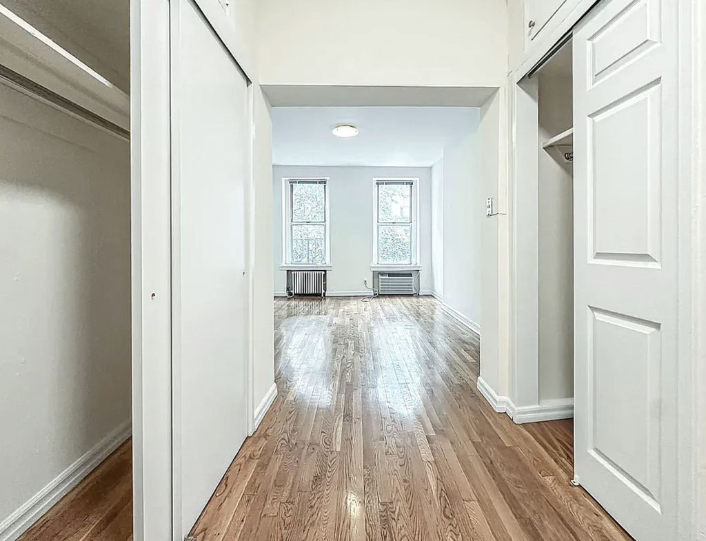 East 81st Street - Photo 5