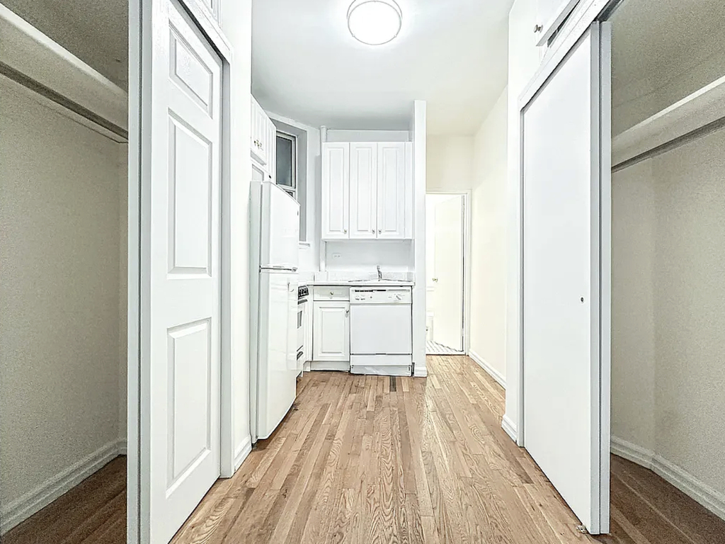 East 81st Street - Photo 3