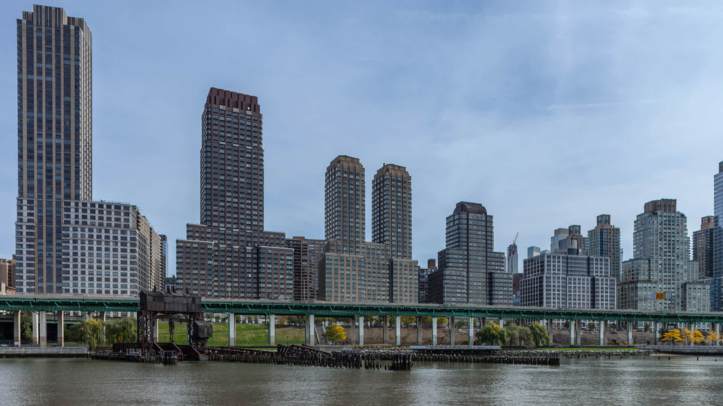 180 Riverside Blvd - Photo 0