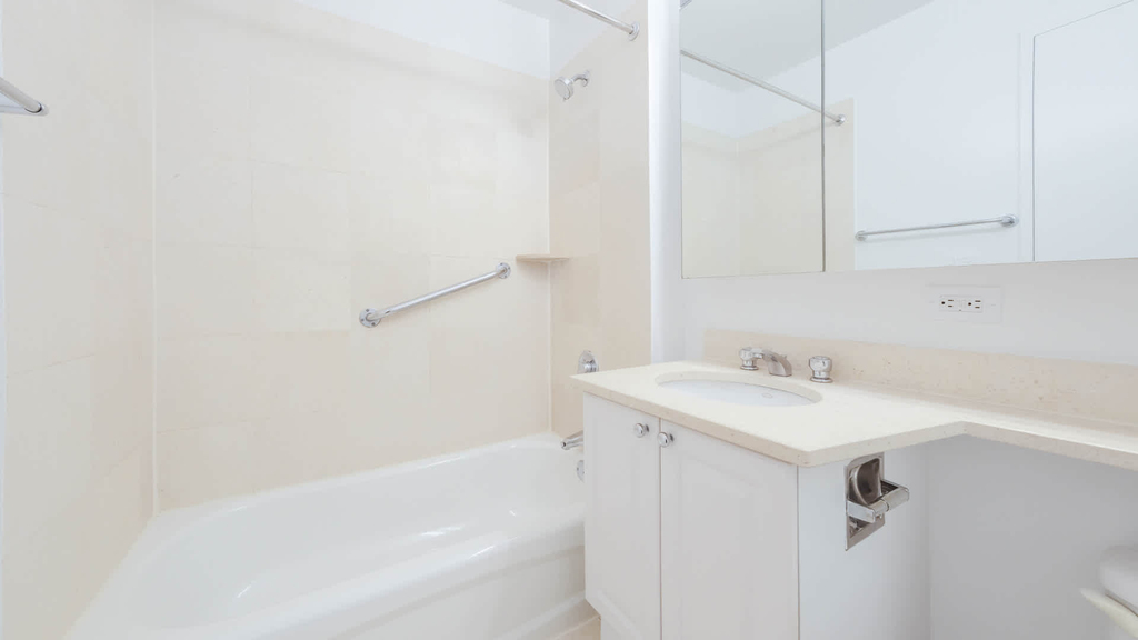 180 Riverside Blvd - Photo 61