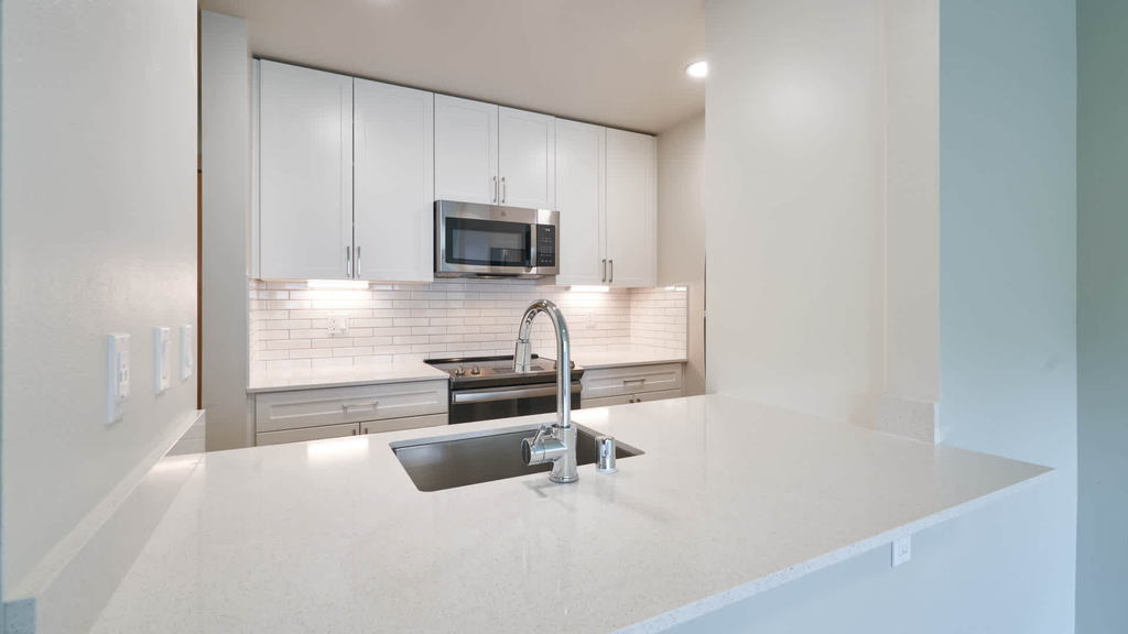 521 S. Weller - Photo 2