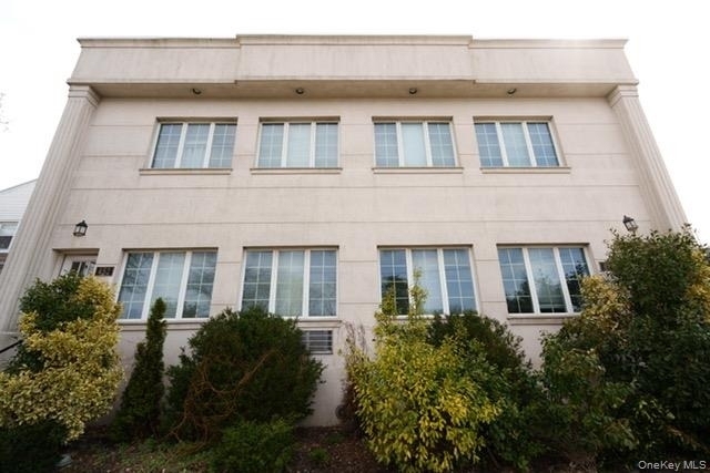 450 E Park Avenue - Photo 0