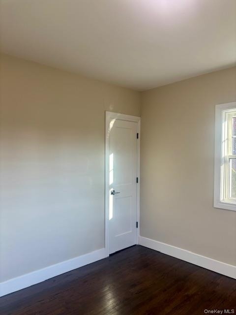 1026 Glen Cove Avenue - Photo 8