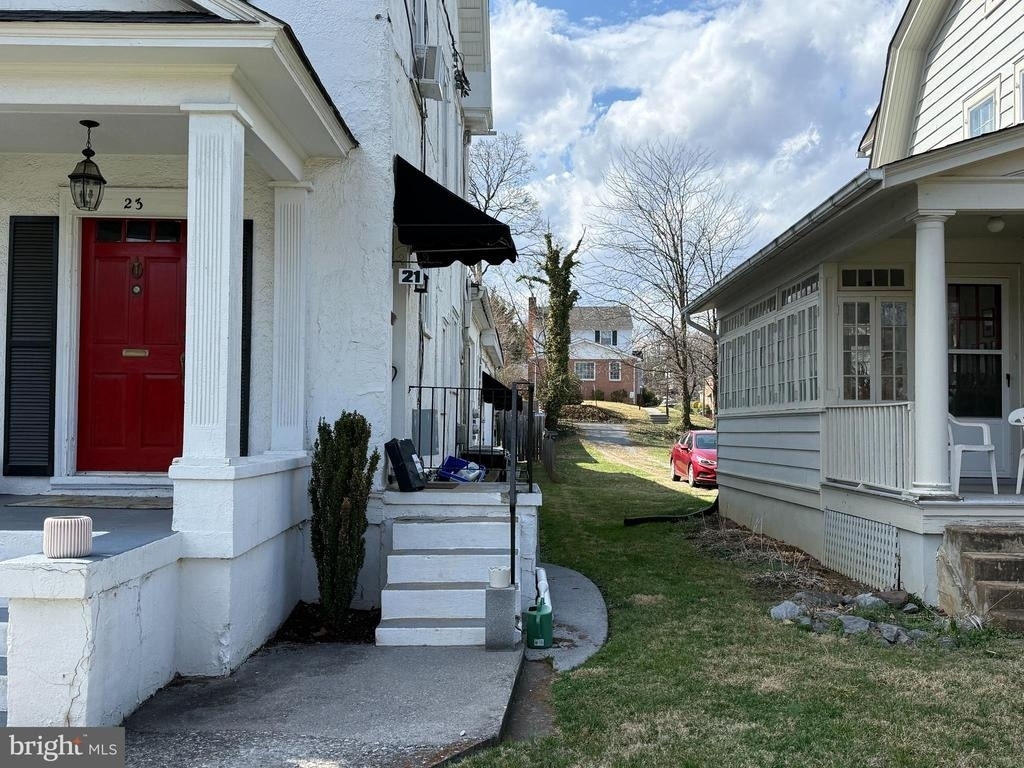 21 Stewart Street S - Photo 2