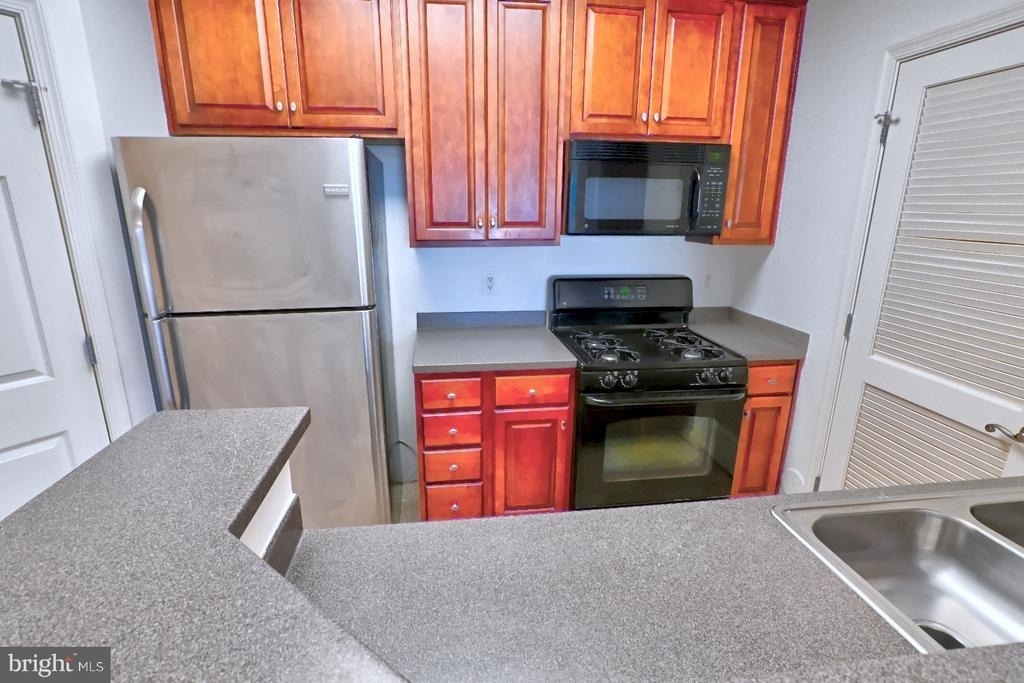 21216 Mcfadden Square - Photo 11
