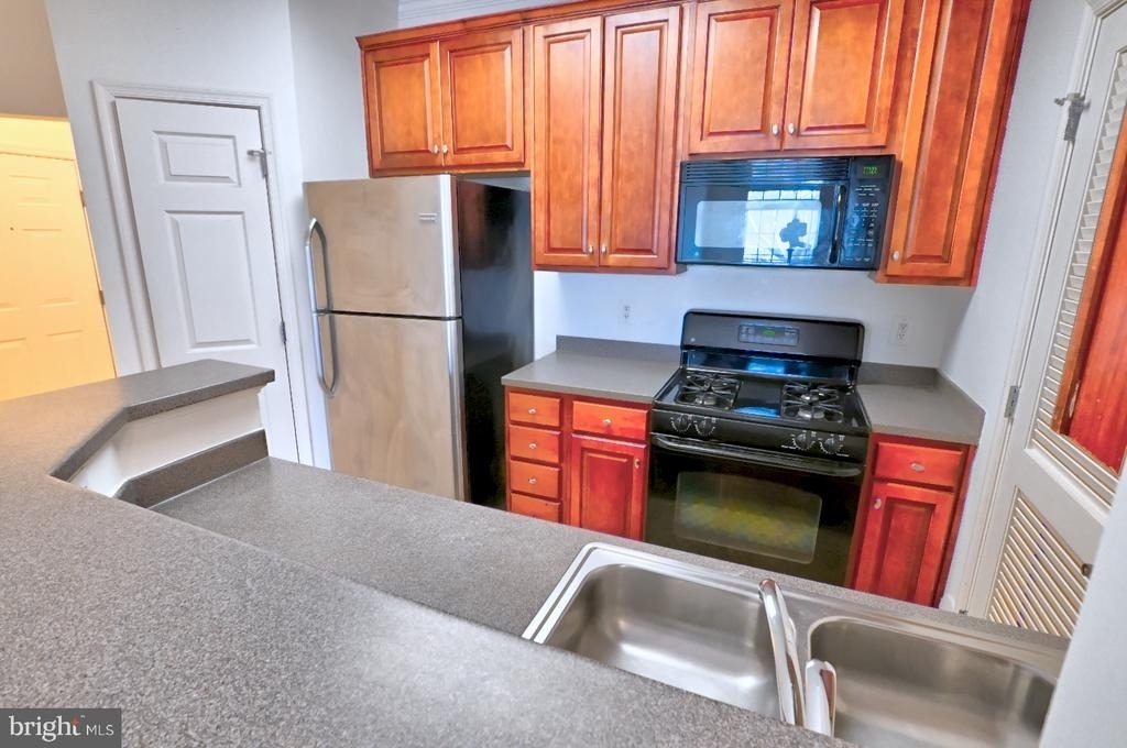 21216 Mcfadden Square - Photo 10
